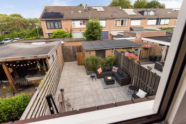 Foto - Verkocht onder voorbehoud: Instapklare tussenwoning op een rustige, autoluwe locatie!
